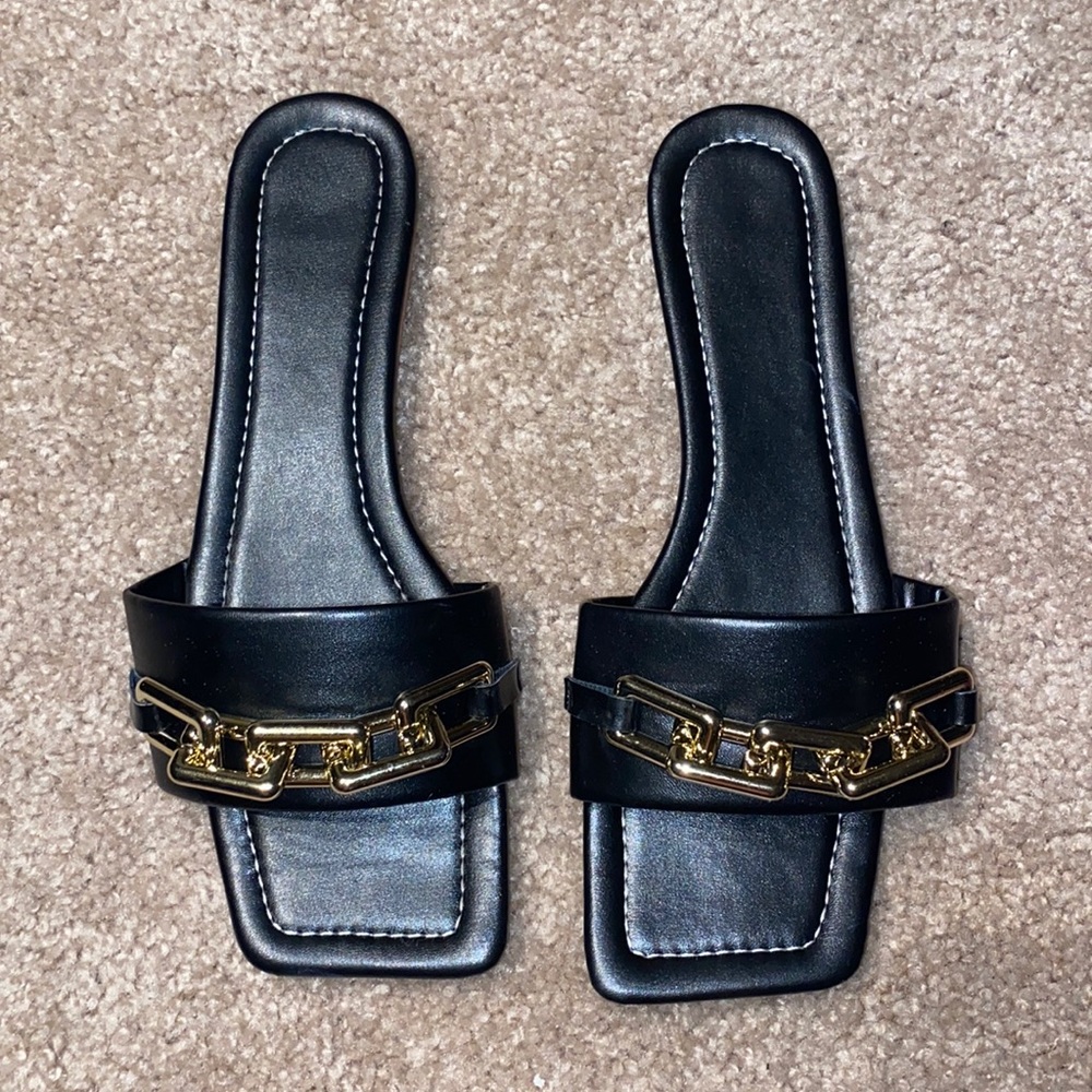 🇺🇸 40% OFF SALE // SHEIN Flat Black Sandals With Gold Chain Detail